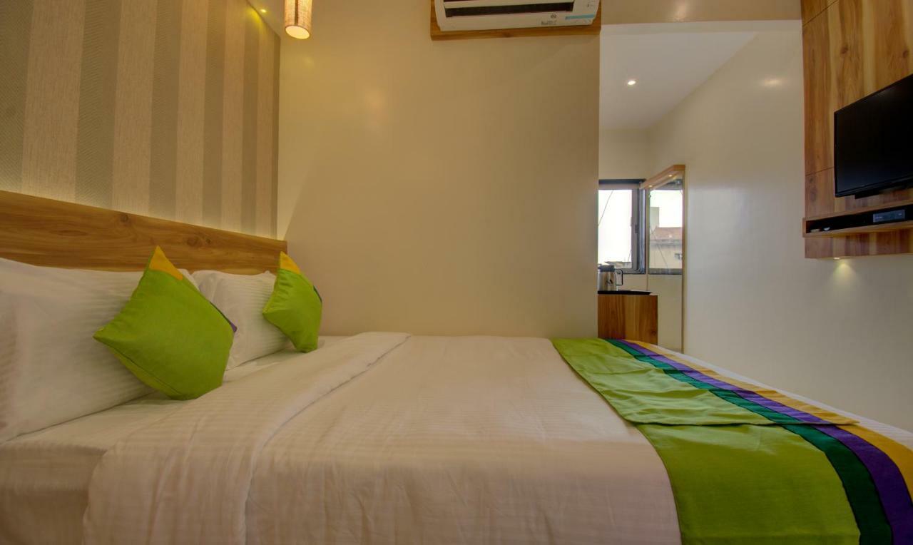 Hotel Amisha International Surat Exterior foto