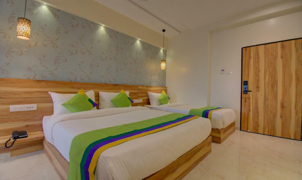 Hotel Amisha International Surat Exterior foto