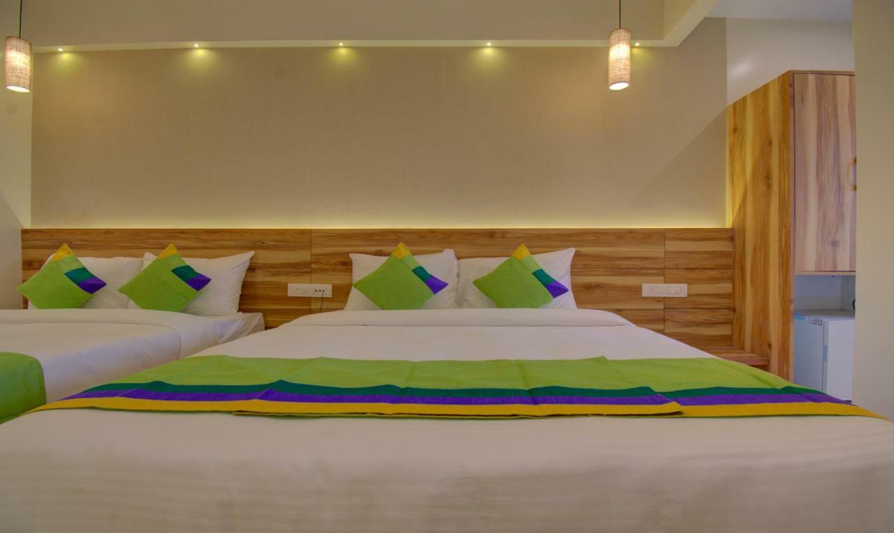 Hotel Amisha International Surat Exterior foto