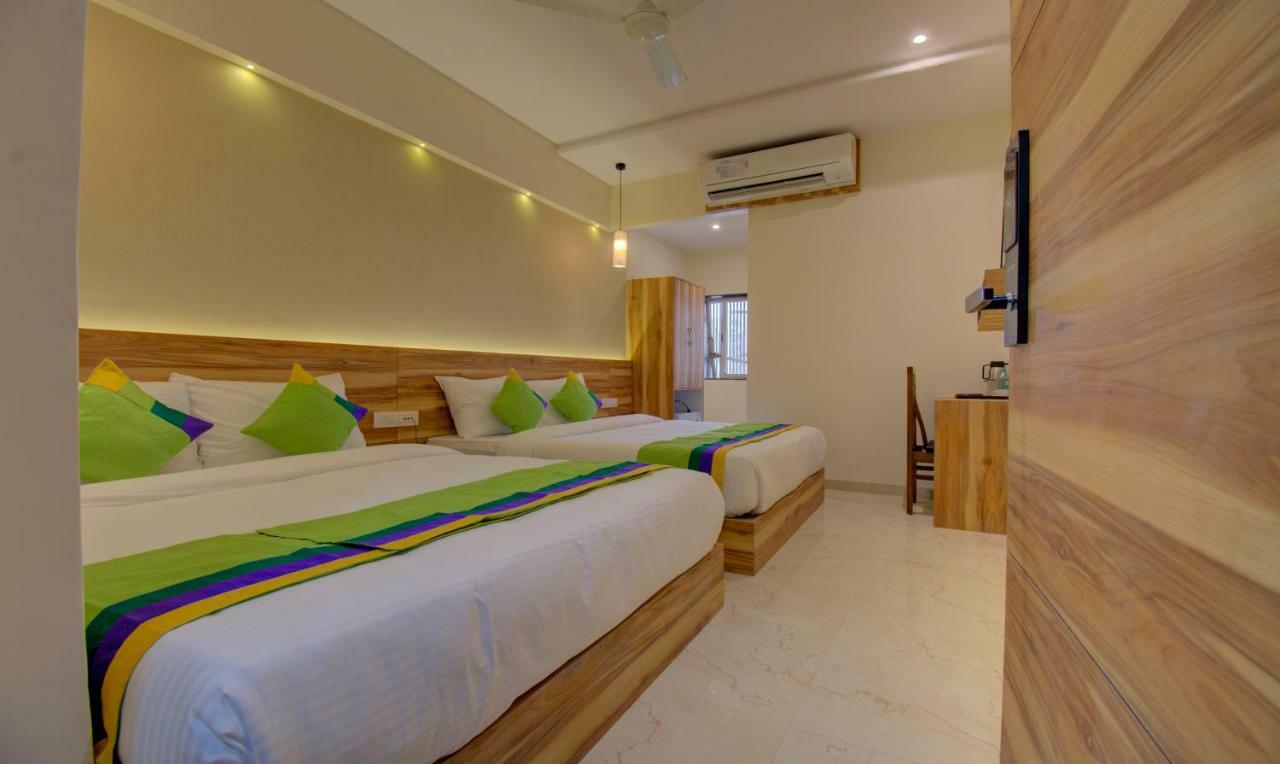 Hotel Amisha International Surat Exterior foto