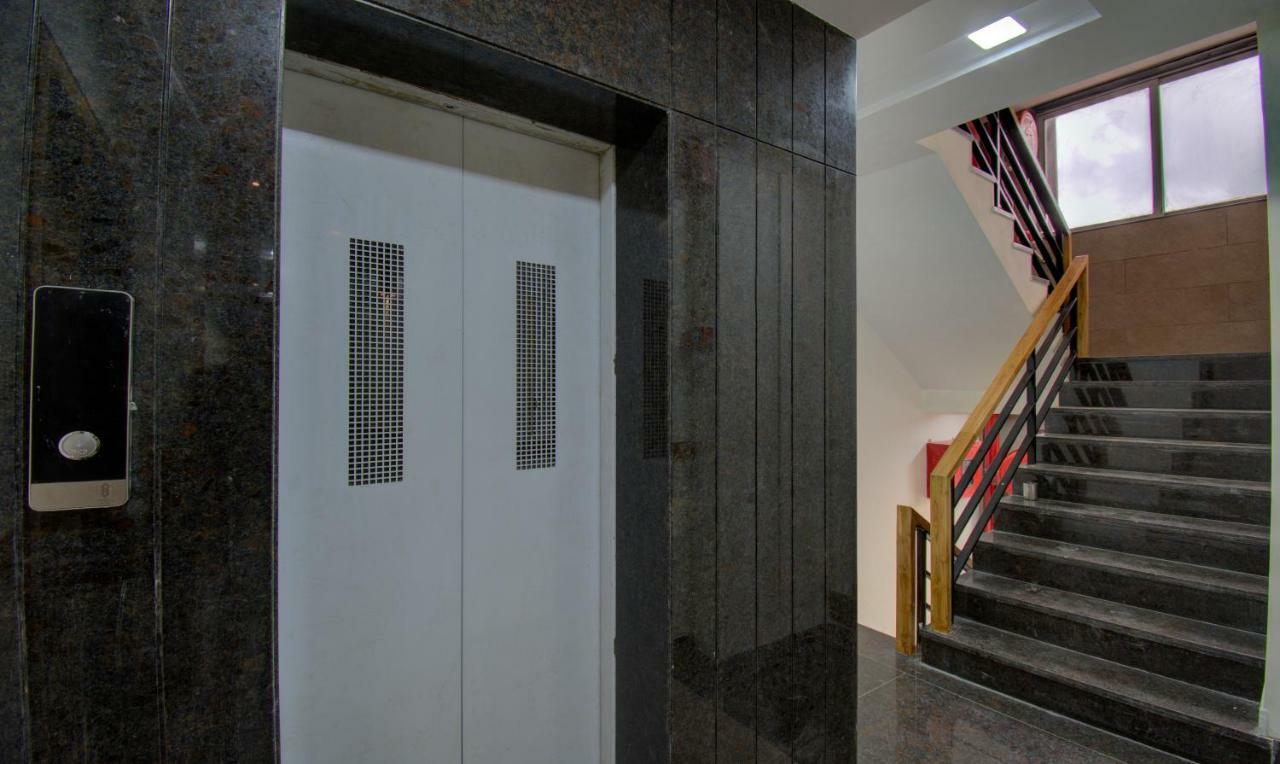 Hotel Amisha International Surat Exterior foto